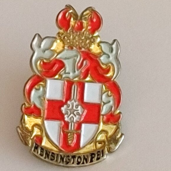 KENSINGTON PEI Enamel Pin Prince Edward Island Coat Of Arms - Picture 1 of 2